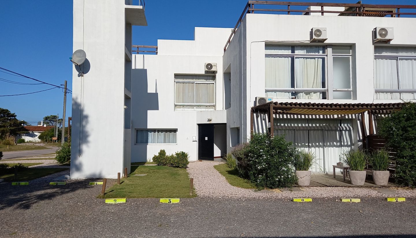 VENTA DE APARTAMENTO EN MANANTIALES 2 DORM – C/PISCINA - Inmobiliaria Antonio Mieres