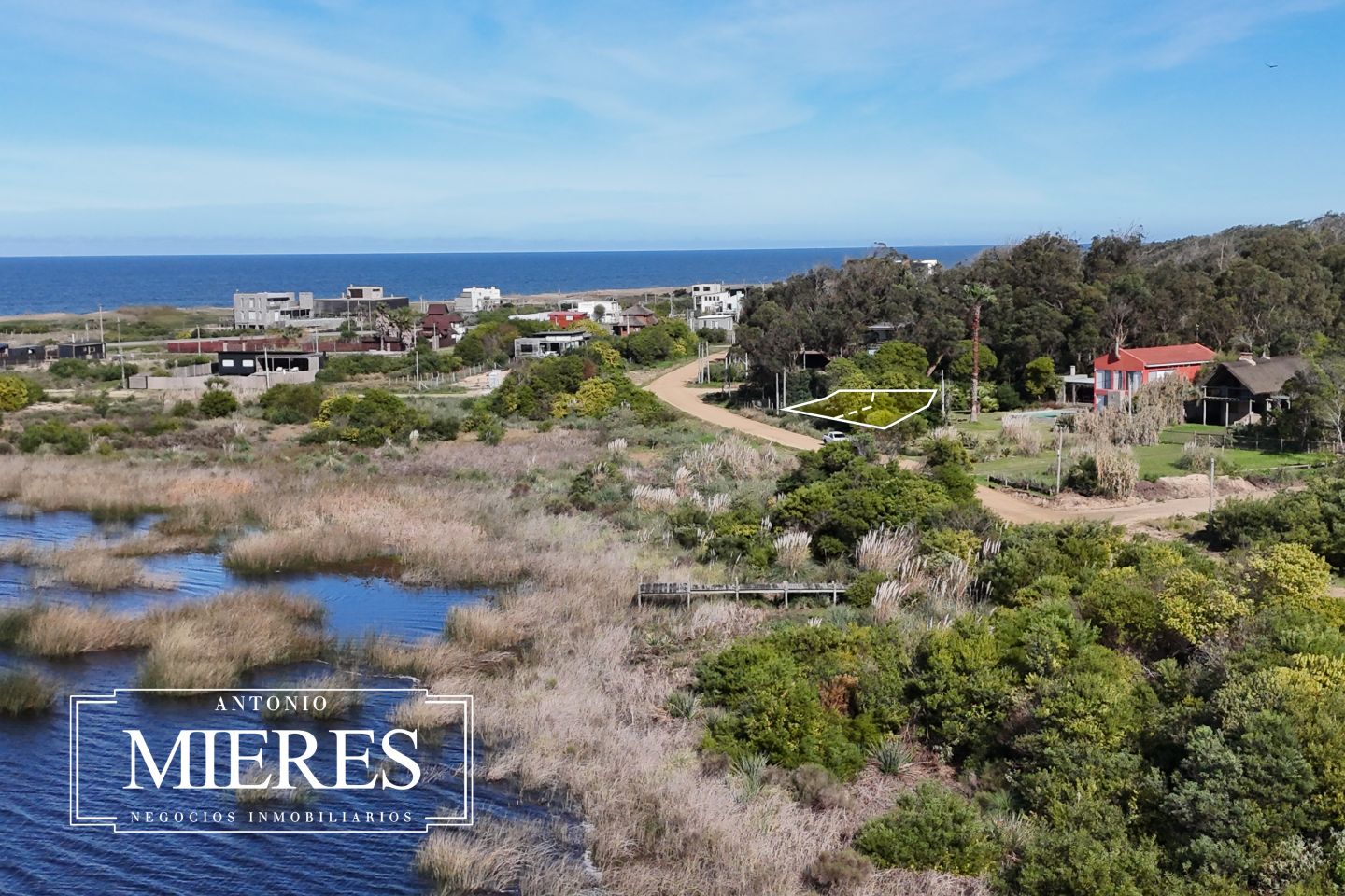 Venta 2 lotes (total 585m2) en Sta Monica, frente a laguna - Inmobiliaria Antonio Mieres