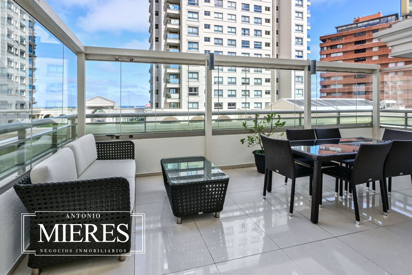 Venta apartamento 2 dormitorios - Playa Brava - Inmobiliaria Antonio Mieres